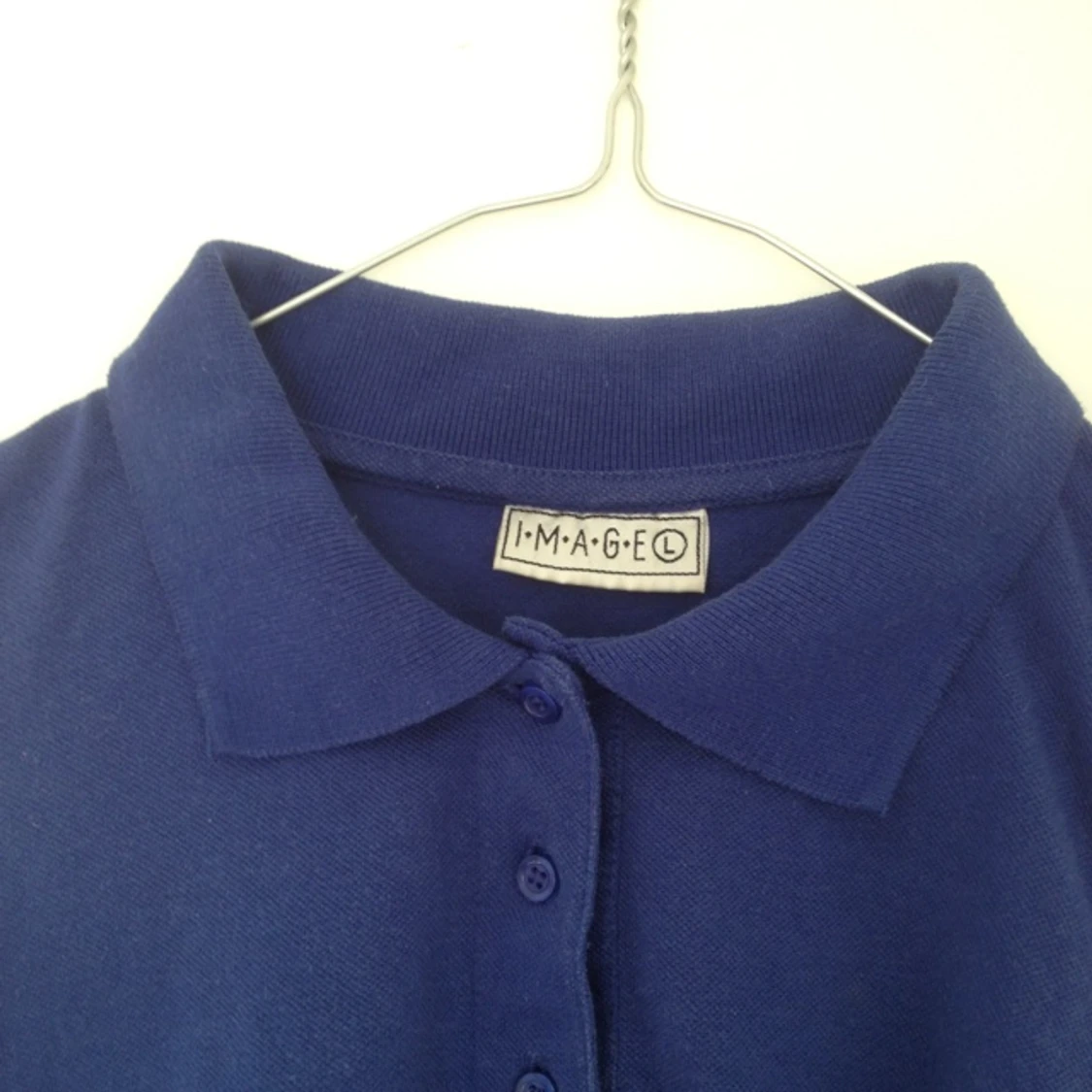 Blå ärmlös magtröja köpt på second hand! Bra skick 😊