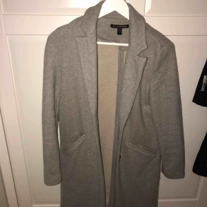  - Säljer en kappa ifrån Zara. Strl 34✨