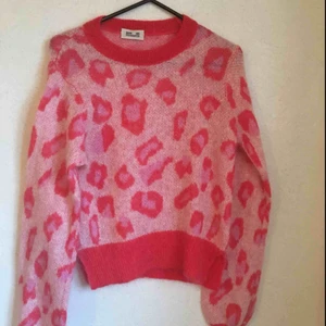  - Såååå jäkla snygg stickad tröja från Baum und pferdgarden som tyvärr inte kommer till användning. Storlek XS, endast använd en gång bara!! Nypriset låg på runt 2000kr ⭐️