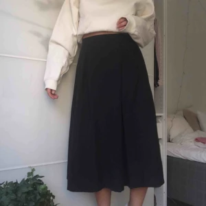  - Svart kjol från monki. Knappt använd. 