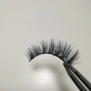  - 1 par lösögonfransar= 50 kr Behållaren (bild 3)= 80 kr 2 par+behållare = 150 kr. 