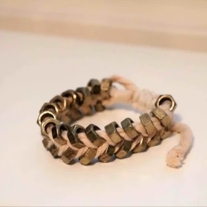  - kan mötas upp vid t-centralen eller Odenplan. Kan skicka via post, 18kr på frakt