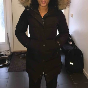  - Hollies subway. Köpt förra vintern, strl 34 men passar mig som har 36 också, köpt för 4500:- säljer för 2600:-  och ingen bud! Säljer pga en ny jacka