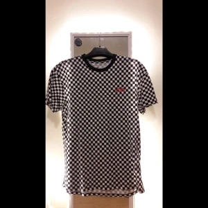  - Vanströja storlek Small OVERSIZED FIT Knappt använd  Köparen står för frakten Kan mötas upp i Norrköping