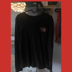  - Vans long sleeve tröja i storlek S. Köpare står för frakt. Kolla mina andra annonser! 