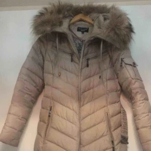  - Hollies jacka storlek 38! Inga defekter eller hål! 