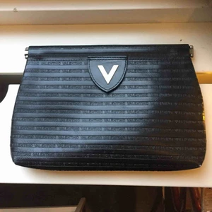  - Valentino clutch