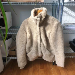  - Jätte mysig teddybear jacka i fint skick!