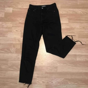  - Mom jeans från pull&bear, knappt använda! Köparen står för frakt! 🌻