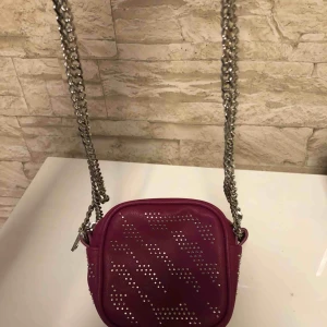  - Söt liten väska från Mango