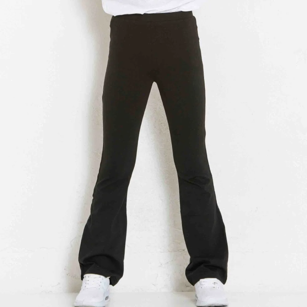 Dom så kallade malva byxorna från lagar157 ”Bootcut mjukis” superskönt å sitter bra . Jeans & Byxor.