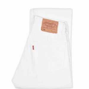 - LEVI'S 501 ORIGINAL FIT JEANS WHITE Vintage inköpta på från ö till a  Tyvärr för små för mig (passar en 36a)  Nyskick