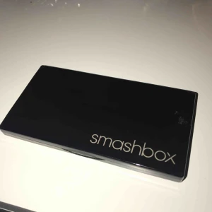  - Helt ny smashbox contour pallette, har endast använt highlightern en gång. Frakt ingår i priset💕💕💕 