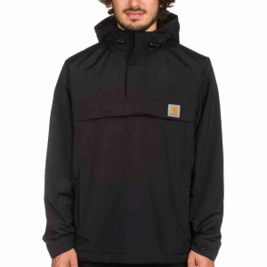  - Frakten är inräknad i priset! (ej samma som på bilden!! Vill visa hur den ser ut på) Svart vindjacka från carhartt. Köpte den på tradera men jag har bara använt den en gång:)! tar även emot bud