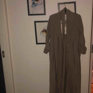  - Kappa från monki Aldrig använd och finns prislapp kvar Nypris 700 men säljer för 150 