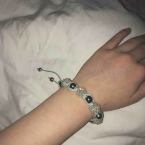  - Pärl armband med justerbart band 