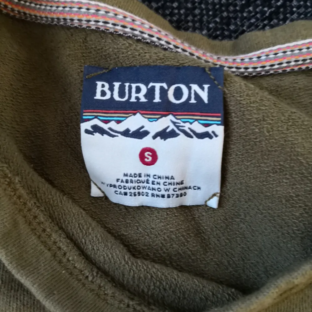 Grön tröja från Burton i storlek S, nyskick! 100kr inkl frakt. 🤩. Toppar.