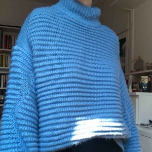  - Fint blå tröja från H&M, passar skit bra som oversized. 