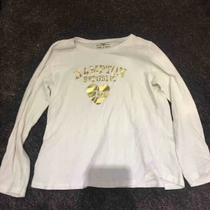  - En vit tröja ifrån Hampton republic! Köparen betalar frakten :) betalas med swish