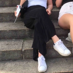  - Adidas stan Smith m platå. Dösnygga därav använda mkt men sulan går att tvätta. förtjänar mer användning än vad de får hos mig just nu. 🌺