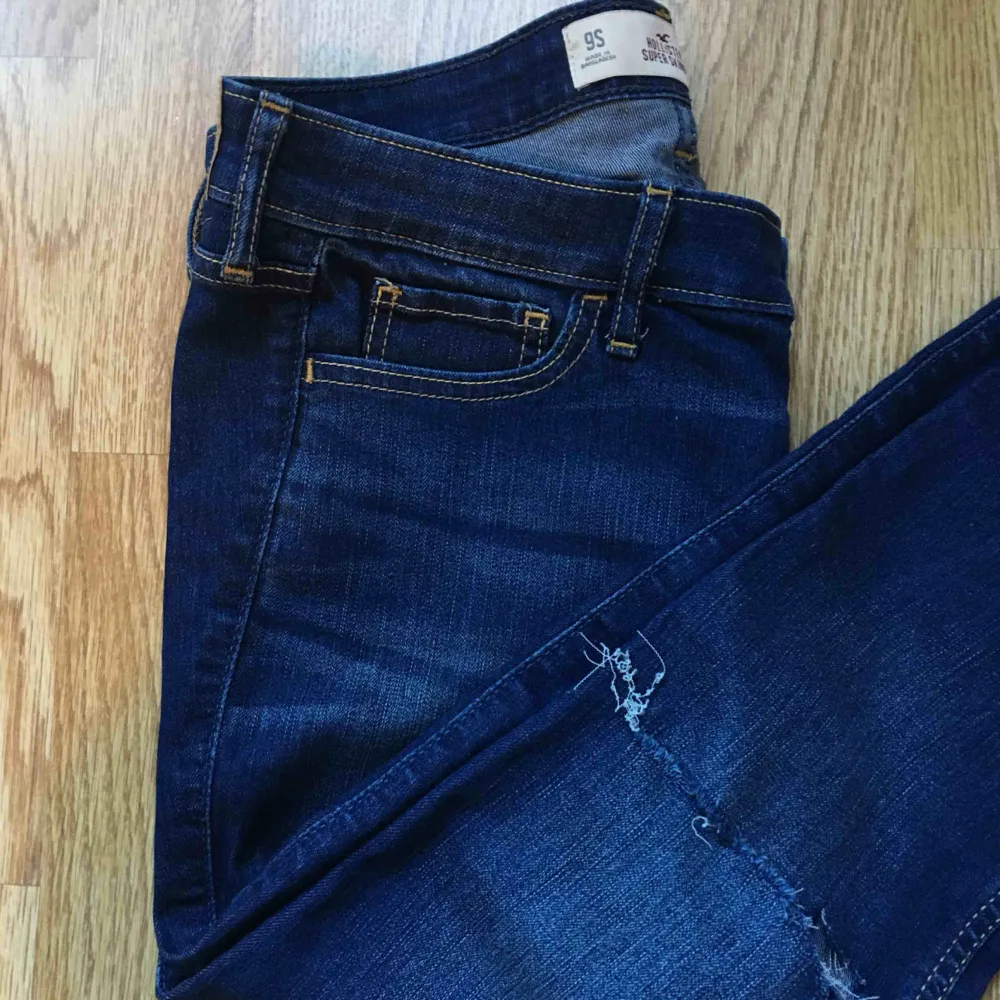 Hollister jeans  Super bra skick!  Passar mig som har 38. Jeans & Byxor.