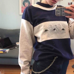  - Kappa sweatshirt i mycket bra skick. Säljer för att jag inte fått någon användning av den. Frakt tillkommer annars möts upp i Stockholm.