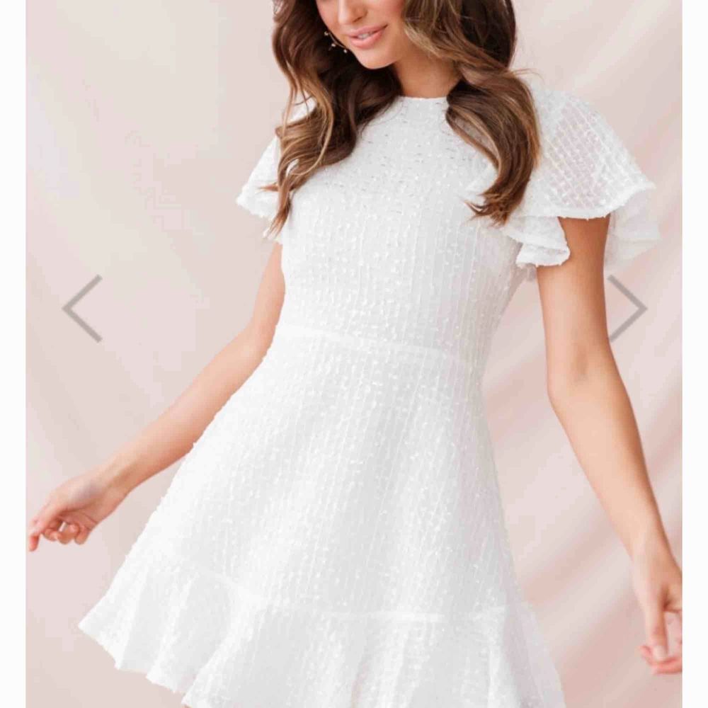 Jättefin vit klänning som passar | Plick Second Hand
