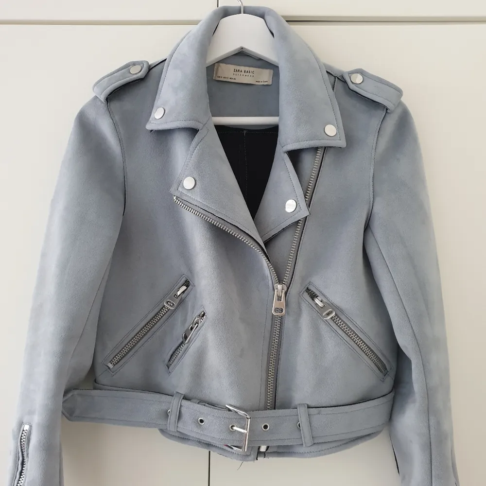 Zara biker jacket sized S. Baby blue colour. Top condition,  all zippers work as should.. Jackor.