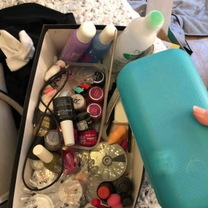  - Jag säljer jättemycket gelenagel produkter, allt på bilden + tippar och lite mer. Hör av er vid intresse! Allt är värt mer än 3000 kr 