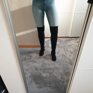  - Supersnygga over the knee boots i mockatyg. Använda fåtal gånger. Nypris ca 1300kr Pris går att diskutera  Kan mötas upp och skickas mot frakt 