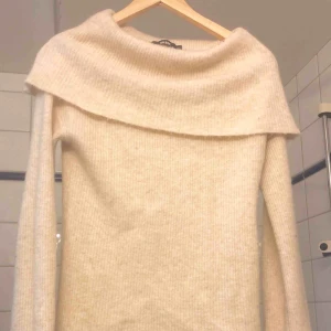  - Really soft on the skin and gives warmth.  Beautiful milky color Goes with almost anything! Can be worn in different occasions 