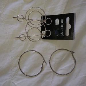  - Örhängen, oanvända. 20 kronor styck eller båda för 40kr  9 kr frakt betalning via swish. 