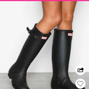  - HUNTERS Använd endast några gånger därav väldigt bra skick. Säljer dem med hunters strumpor- väldigt bekväma,varma och sköna som även är rena och andvänd endast ett par gånger, för 200kr