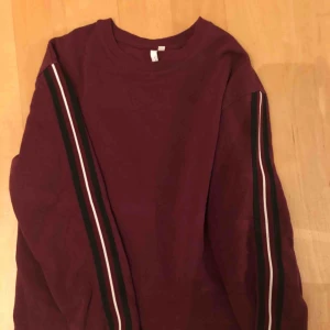  - College tröja från NLY one använd 2/3 gånger fint skick 