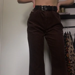  - Bruna Manchesterbyxor. Frakt ingår 