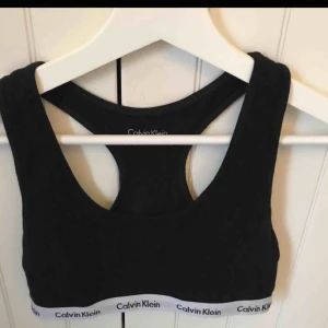  - En Calvin Klein bh XS Köparen står för frakt🥰
