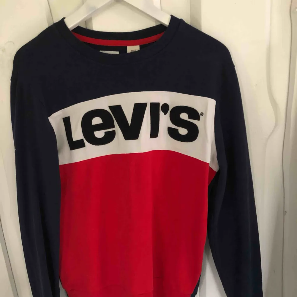 Levis tröja i olika färger . Tröjor & Koftor.