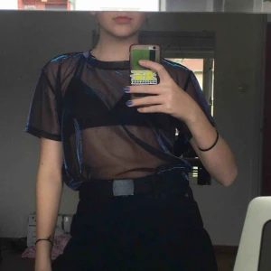  - Reflekterande t shirt från hm. Kan mötas upp i stockholm, annars står köparen för frakten. Betalning med swish