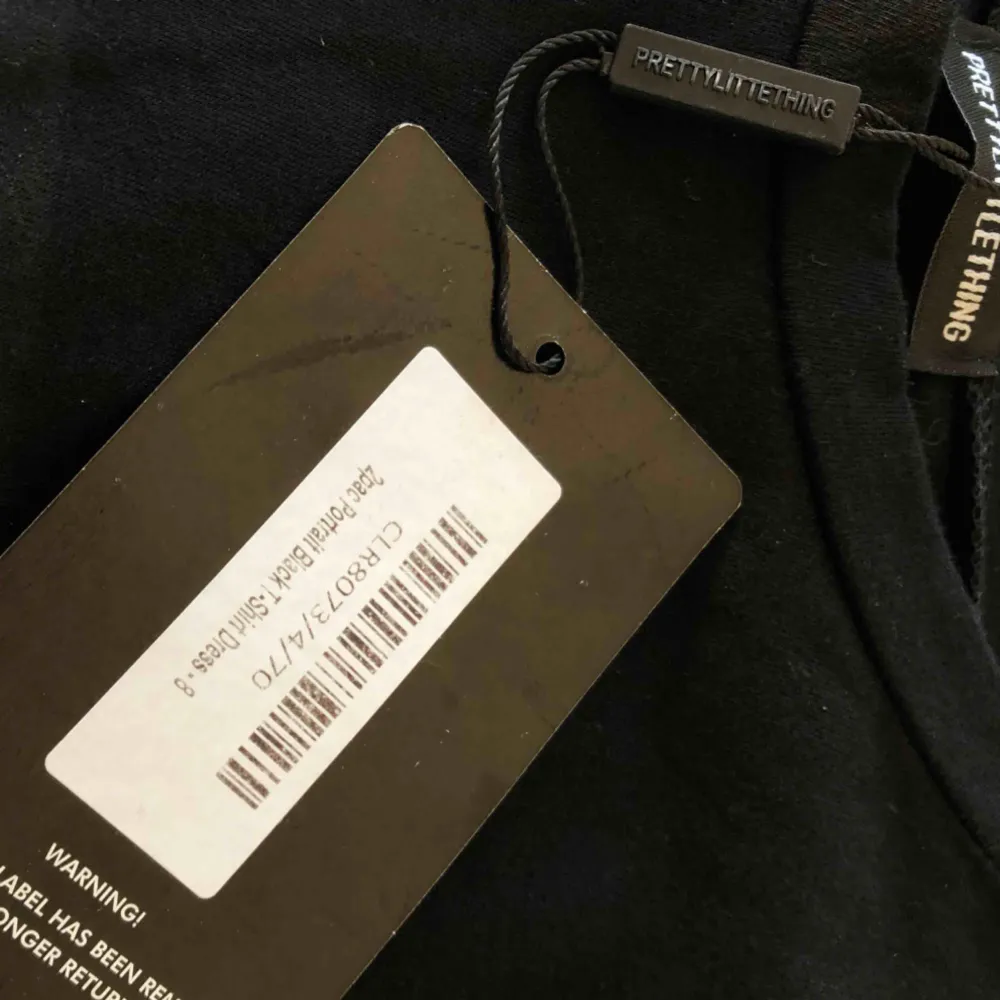 Tupac T-shirtklänning i storlek 8 Nyskick Nypris (slutsåld på Asos) ca 342kr  Obs. Frakt tillkommer om klänningen ska skickas. T-shirts.