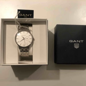  - Klocka i silver från GANT i modellen Park Hill. 
