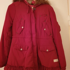  - Väldigt fin jacka från Odd Molly. Passar bra på en S-M. Pris kan diskuteras. 