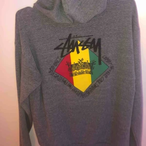  - Suuper nice hoodie från Junkyard och knappt använd.  Skulle säga att storleken är lite större än vanlig XS. Frakt igår i priset :)