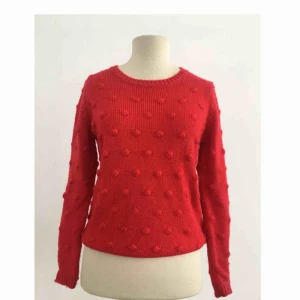  - Stickad tröja i skönt material.  Märke: Holly & Whyte for Lindex. Storlek: S Skick: Mycket gott. Använd två gånger.  Pris: 100 kronor eller bud.   