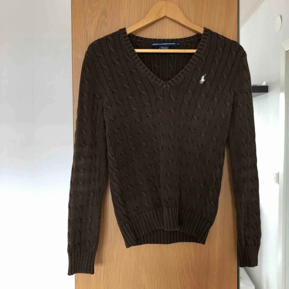 En brun Ralph Lauren tröja i storlek M (liten i storlek som en S) . Tröjor & Koftor.