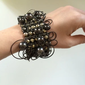 Armband med pärlor och ringar. Bra skick.  - Armband med pärlor och ringar. Bra skick. 