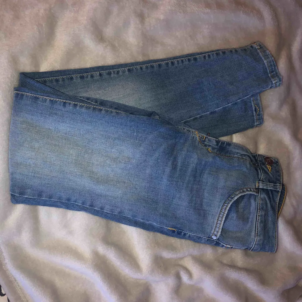 Nya jeans från bik bok, prövade! Storlek s! Säljes på grund av de ej kommit till användning. Nypris 699kr. Jeans & Byxor.