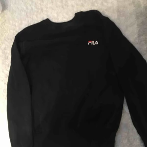  - Supersnygg filatröja. Är i XS men passar bra på mig som är S. 