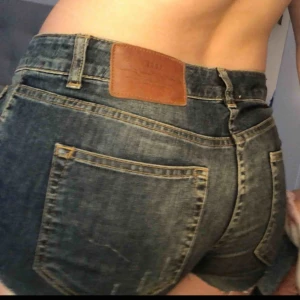  - Ett par ursnygga shorts som är sjukt bekväma. Köparen står för frakten