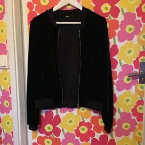  - Velourbomber i toppskick!