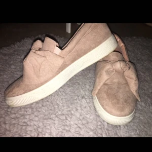  - Skor ifrån Boohoo köpta i somras men är för små för mig. Använda 1gång.  Fraktar men extra kostnad.